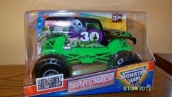 Grave Digger 2012 4 Time Champion Monster Jam 1:24 Scale 30TH Anniversary Large Diecast Truck Gravedigger
