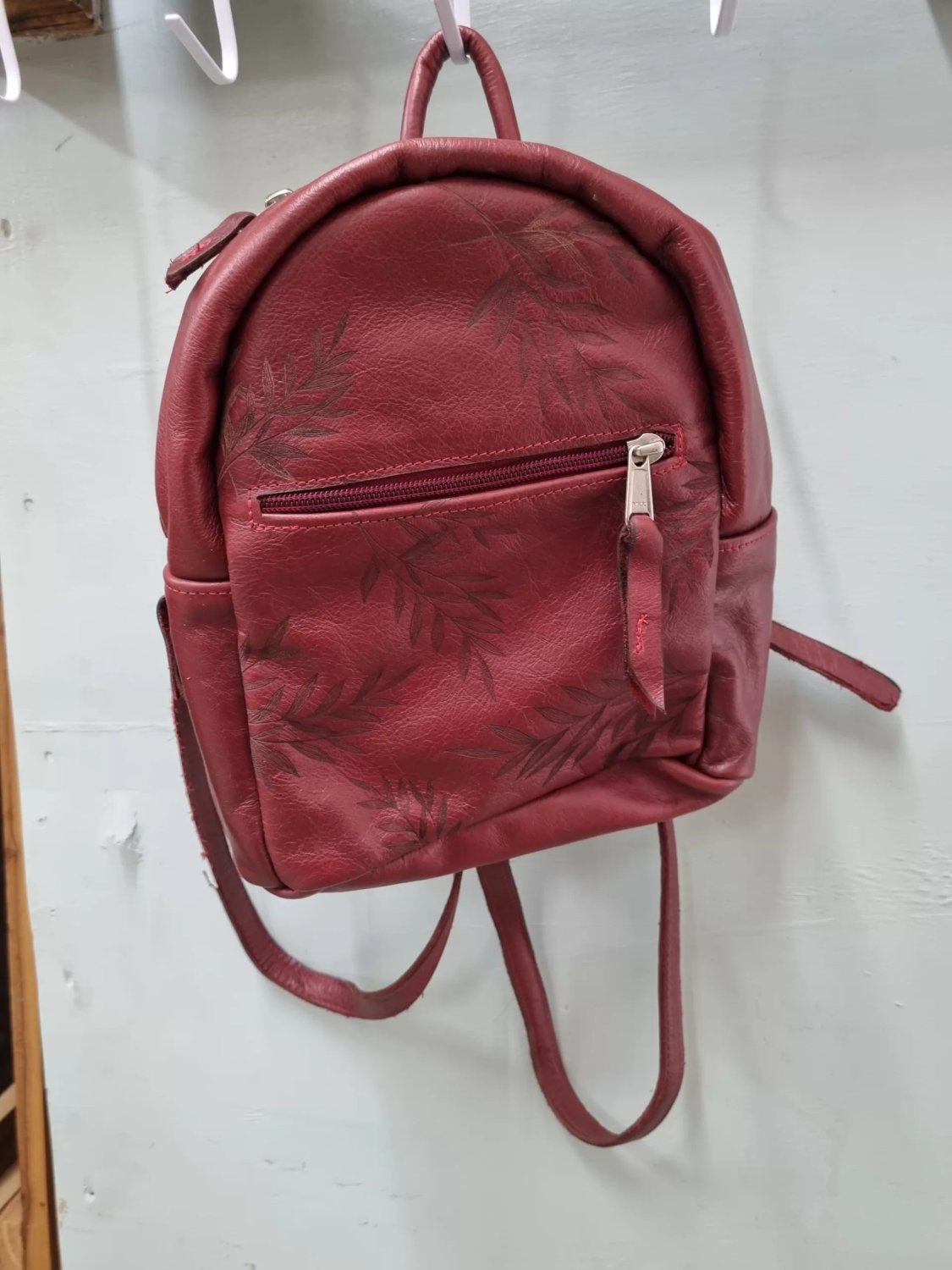 Product image - {main}