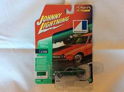 Johnny Lightning JLCG014 Classic Gold Ver B 1974 Amc Hornet Dark Green