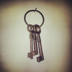 Genuine Cast Iron Vintage Looking Wall Hanging Keys.