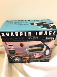 Sharper Virtual Reality Headset With Built-in Headphones