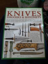 The World Encyclopedia Daggers&bayonets By Dr.tobias Capwell New Book