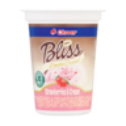 Clover Bliss Strawberry & Cream Double Cream Yoghurt 150G
