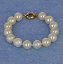 Marykay - Creamy White - Stunning South Sea Shell Pearl Bracelet