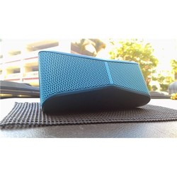 Logitech X300 Mobile Wireless Speaker in Blue