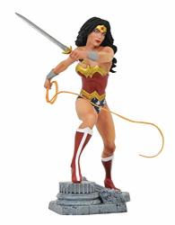 Diamond Select Toys Dc Gallery: Wonder Woman Lasso Comic Version Pvc Figure Multicolor 9 Inches