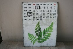 Xmas Promotion Vintage Looking Metal Palque Calendar With Magnets To Move Around 40CM X 30CM