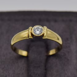 9CT Yellow Godl Solitaire Engagement Ring