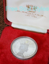 1983 Silver Cape Mint Medallion Commemorating 30 Years Reign