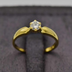 18CT Yellow Gold Solitaire Engagement Ring