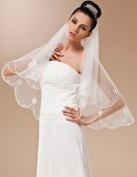 Elegant Single Layer White Bridal Veil With Cream Scroll Detail - 1 5 Metres