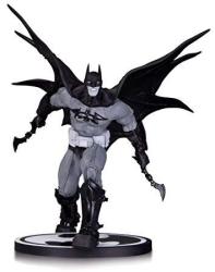 Dc Collectibles Batman: Black And White: Batman By Carlos D'anda Statue